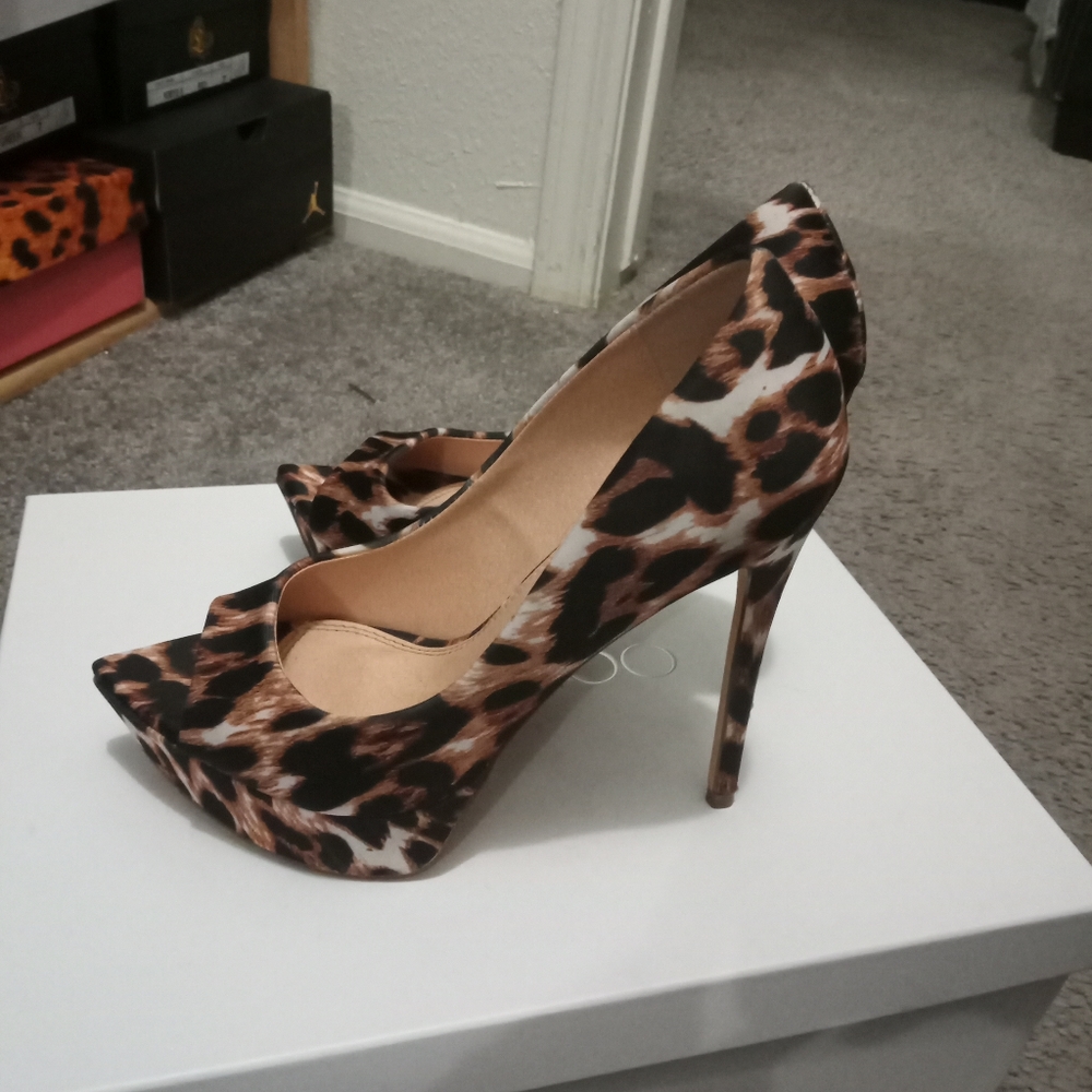 Women's Animal Print Pump - Picture 2 of 3